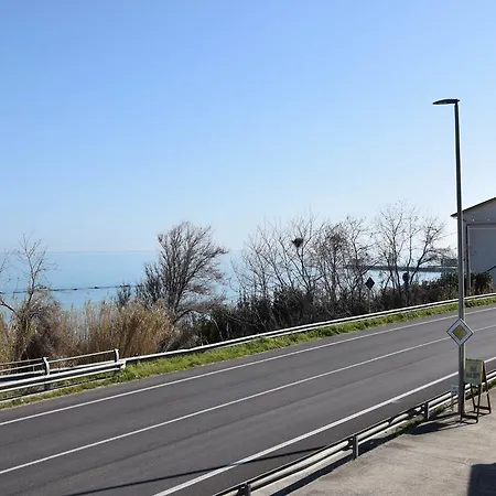 La Scogliera فندق مبيت وإفطار 3*